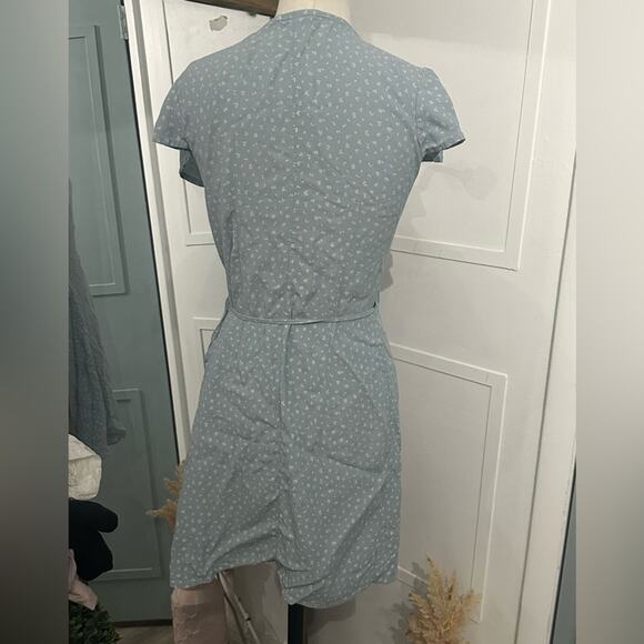 Brandy Melville Pale Blue Wrap Dress Size 0 Tiny Flowers - Picture 5 of 7